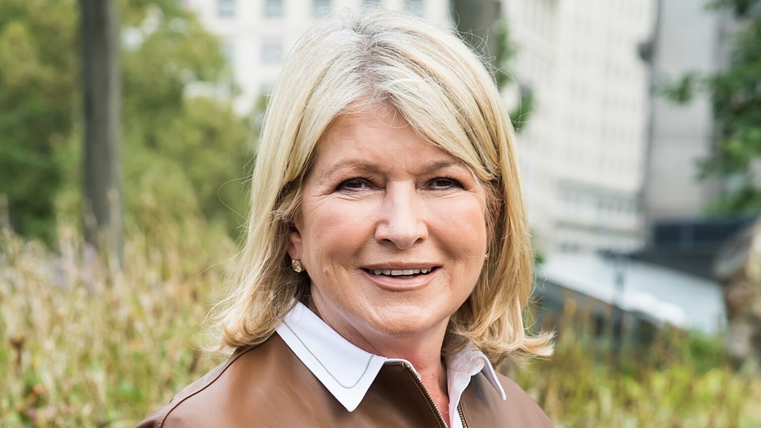 Martha Stewart Biography - Age, Net Worth, Businesswoman, TV